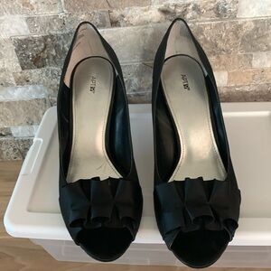 Apt9 satin peep toe dress shoe. Worn 2 times 3 1/2 “ heel